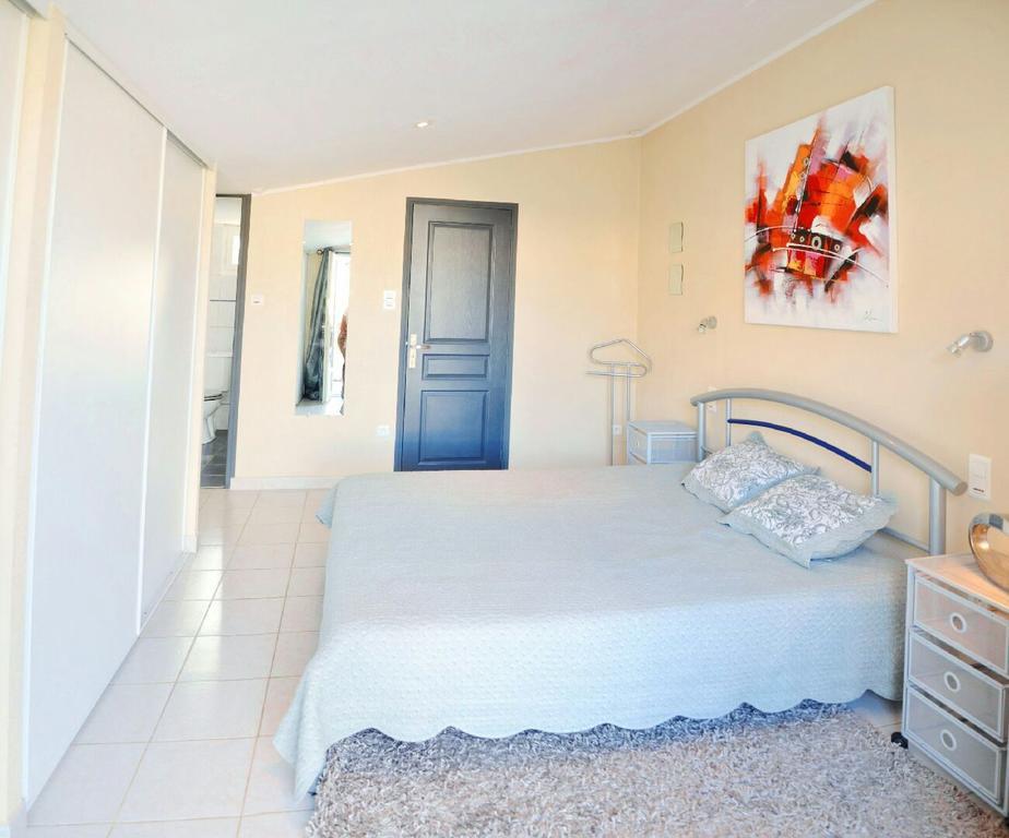 Residence Mari Folelli Bilik gambar